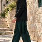 Blessing Circle של 613, חולצת ציצית שחורה עם שרוול ארוך, צילום חוץ במדרגות אבן